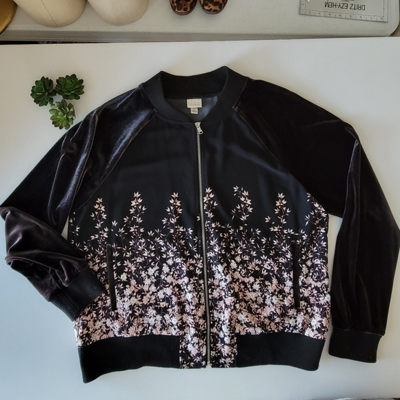 XL Velvet Black & Floral Jacket EUC So comfy! - Picture 3 of 14